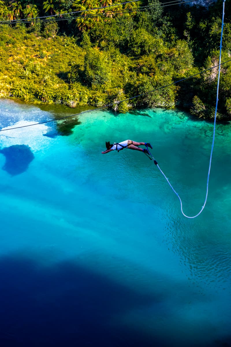 Saut à l'élastique