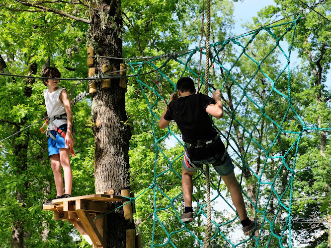 Parc aventure Accro-Tyro. Accrobranche à Cordes sur Ciel