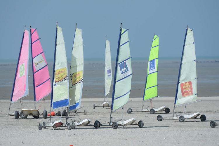 Avel Char à Voile centre de char a voile en baie du mont saint michel
