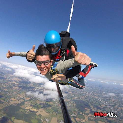 Mike-Air-Parachutisme, saut en parachute à La Roche Sur Yon