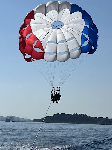 Toulon Parachute