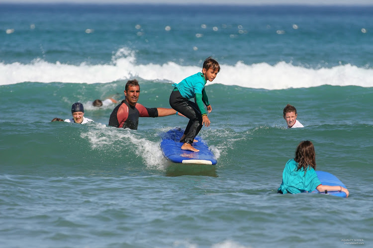 Ecole de Surf Bidart, Cours et Stages de Surf - Aquality School