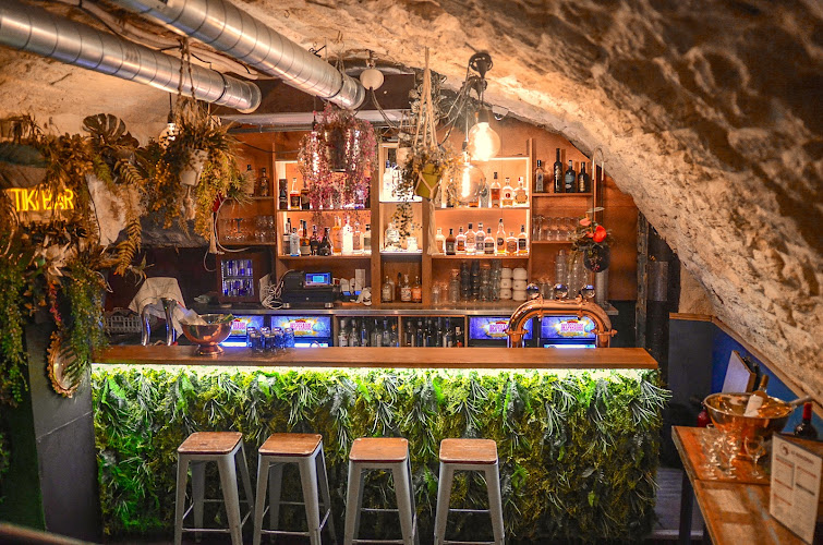 LE BISCORNU BAR