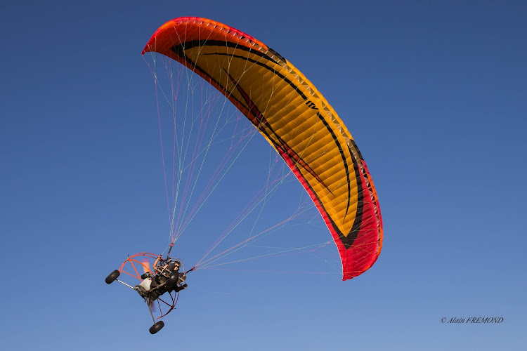 Plaine Envol école et baptême de l'air de Paramoteur ULM, parapente à moteur, parachute motorisé
