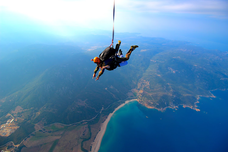 École de Parachutisme du Valinco - Scola di Paracadutismu di u Valincu