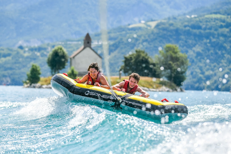 NAUTIC B - Ecole de Surf foil / Wake foil/ Wakeboard/ Ski Nautique & Bouée Tractée Serre Ponçon