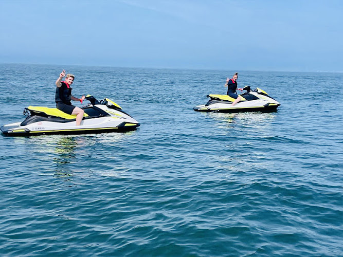 Deauville Watersports - Jet ski, croisière en zodiac, bouée tractée