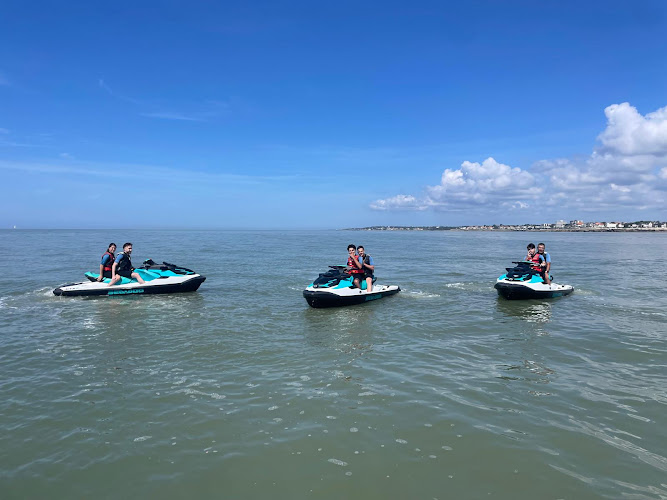 eXtreme Jet 33 Watersports « Location Jet-ski•Randonnée Jet-Ski avec ou sans permis•Parachute ascensionnel•Bouée Tractée »