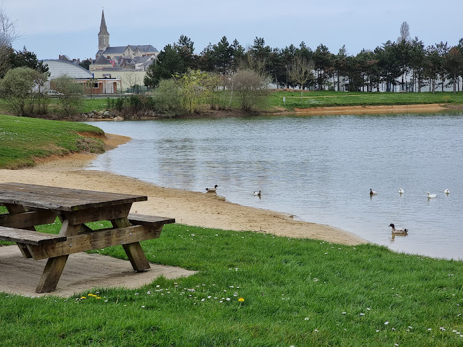 LE LOUROUX - PLAN D'EAU ET PLAGE
