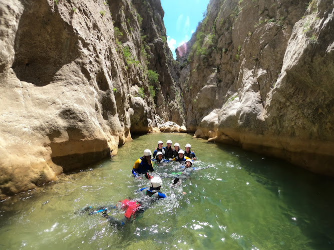 Pyrénées Canyoning by Max & Lola
