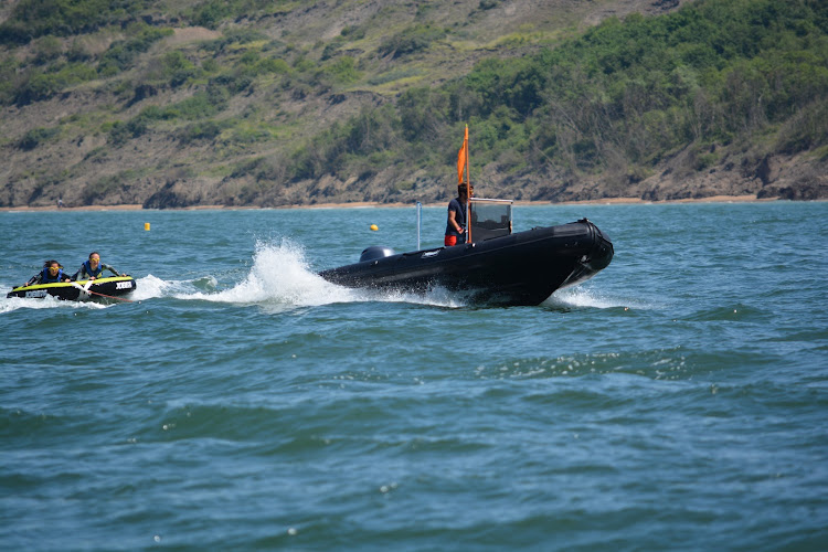 Activités nautiques, bouée tractée à Cabourg et Houlgate en Normandie