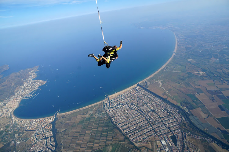 Skydive Empuriabrava - La Tierra del Cielo