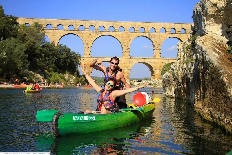 Kayak Vert Pont du Gard - Canoë Collias Gardon - Parking à l'entrée du village