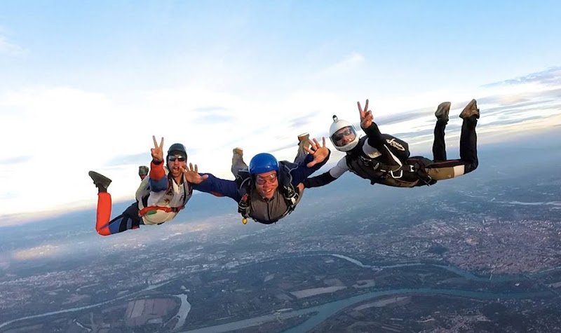 VOLOMAX - Saut en parachute - Pujaut - Avignon - Simulateur de chute libre - Stage PAC